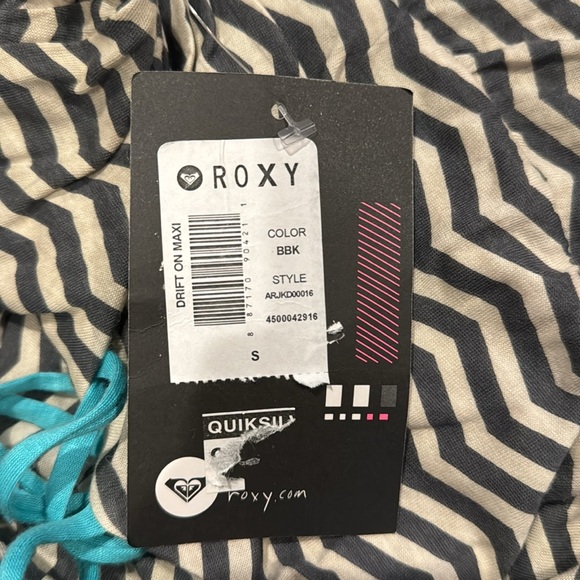 Roxy Drift on Chevron Maxi Dress Gray White Stripe Blue Shoulder Strap NWT-Small - Picture 9 of 9